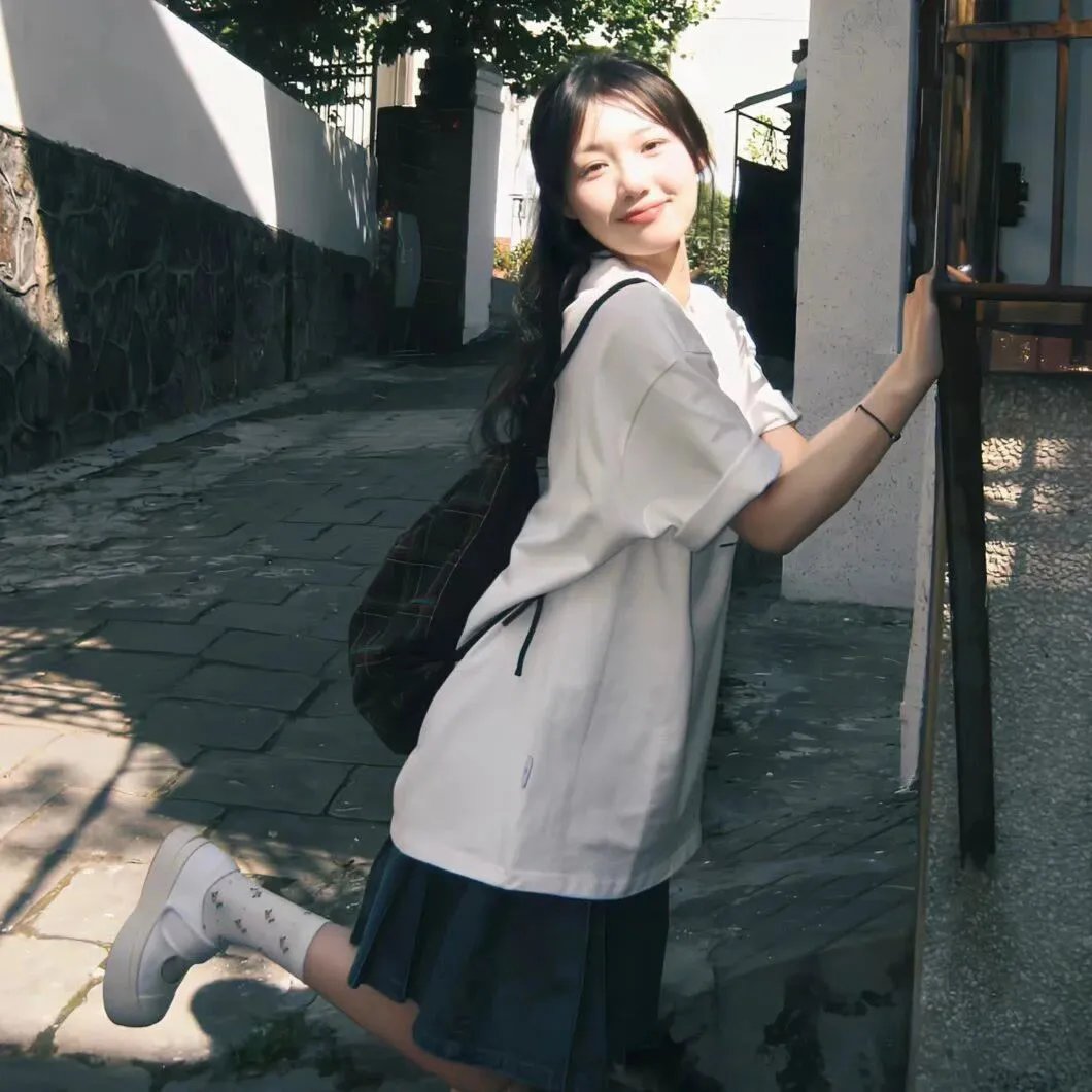 春燕展翅